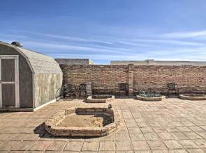 Cozy Yuma Retreat w/ Furnished Patio & Grill!