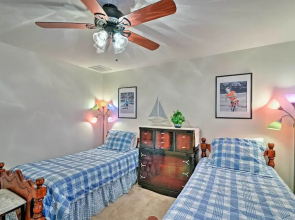 Bright Spring Hill Home: 5 Mi to Weeki Wachee Park