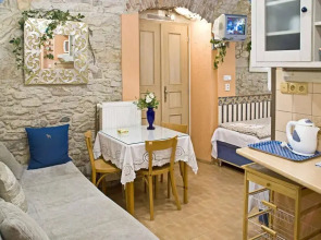 Alice Apartment House