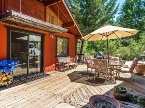 The Hideout - Pet Friendly - The Perfect Spot for a Relaxing Yosemite Vacation by Yosemite Region Resorts