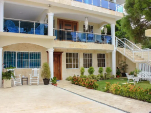 Room-central 1bd and Bth With Common Pic