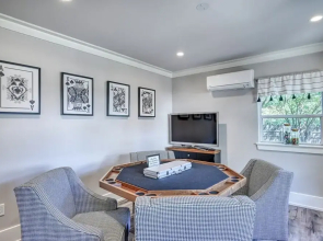 Modern Luxurious Home-w/game Room and Firepit!