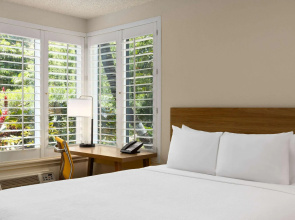 Days Inn by Wyndham Maui Oceanfront