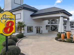 Super 8 by Wyndham Carthage TX