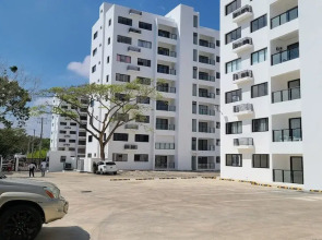 Torre de lujo con piscina y seguridad