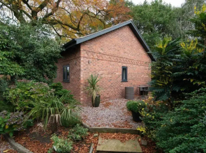 Luxury Coach house next to woodland in Knutsford