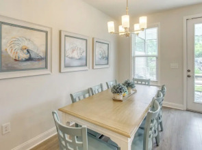 Pool + Shuttle to Ocean! North Myrtle Beach Escape