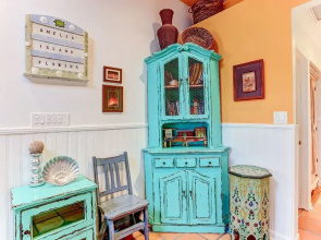 Ocean Ave Spacious Seaside Cottage by RedAwning