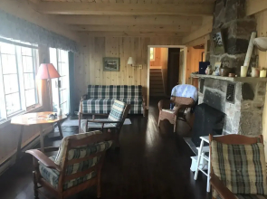 Blueberry Point A Classic Lake Joseph family cottage on a 900 ft peninsula