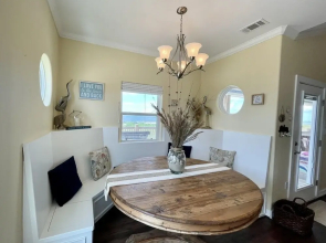 Beachy Beach 3 Bedroom Home by Redawning