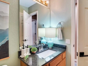 Charming Arkansas Retreat w/ Deck, Near Downtown!