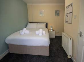 Irvine Riverside Guesthouse by Payman Club