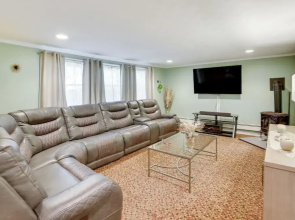 Great for Families: Waterville Retreat w/ Yard!