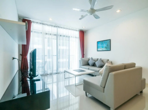 High floor 3 bdr apartment with pool and gym