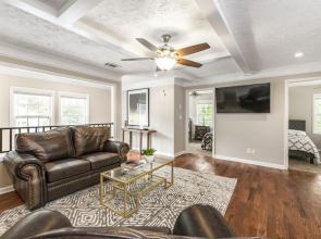 Gorgeous Home Slps 12 5-bdrm Coffee BBQ AC w Prk
