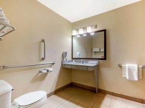 Comfort Inn & Suites Page at Lake Powell