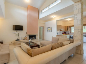 Villa Thalassa Large Private Pool Walk to Beach A C Wifi Car Not Required - 2346