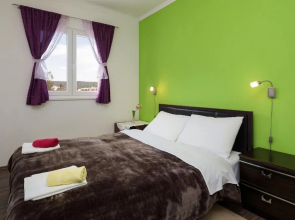 1 - Modern apt w big Garden & Terrace w. sea View