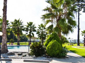Winnie Inn Suites & RV Park