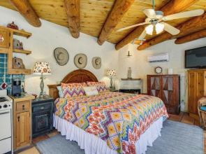 6 Mi to Texas Tech: Studio w/ Shared Pool & Grill