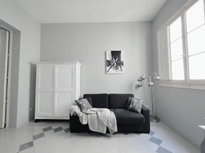 Spacious 1BR Apartment on Charming Street