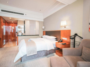 Отель Ramada Plaza by Wyndham Shanghai Pudong Airport
