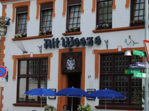 Alt Weeze