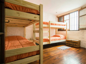 MedioMundo Hostel