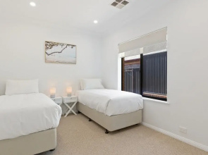 Quiet 2-bed Retreat With Private Courtyard
