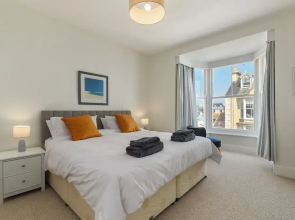 5 Paragon Court - Sea Front Apartment