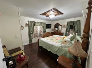 Holland Farmhouse Inn B & B