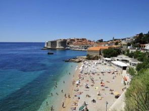 Apartment & Rooms House with Garden