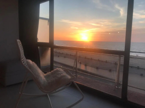 Luxury Seaview Apartment with free private garage