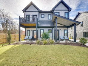 2 Mi to Duke & 3 Mi to Downtown: Durham Townhome