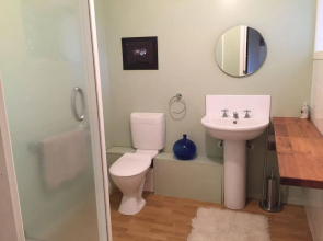 Lakeview Holiday Home