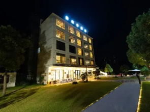 Longmen Nankunshan Nature Valley Hot Spring Hotel