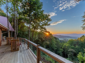 Stunning 2BR Cabin with Mountain Views