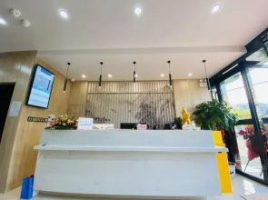 Qingfeng Hotel (Nanjing Maiyuqiao Subway Station)