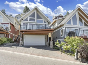 La Casa Lakeside Resort