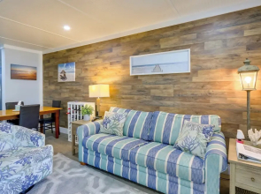Pool Access & Balcony: Hilton Head Resort Condo