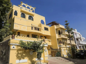 OYO 9760 Home Tej Vilas Near Celebration Mall