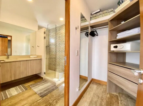 Tropical Luxury 2Bdr condo - Pool view - At the Beach