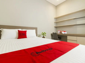 Home 2 Guest House Senayan