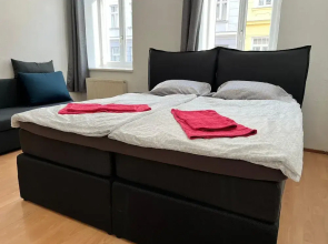 Affordable 3BR shared Apt. near Meidling