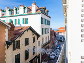 Haussman -Elegant 2 bedrooms flat in the heart of Biarritz- Parking