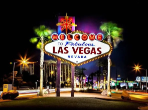 Las Vegas Villa Minutes From Strip w/ Pool Table!