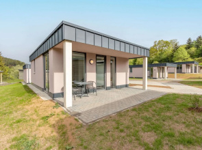 Ferienbungalows Nahe Kronenburger See mit Sonniger Terrasse