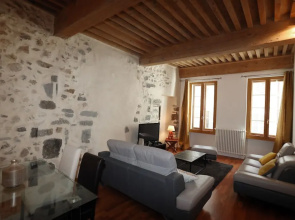 60 m2 just for 4 in the Old Town of Annecy