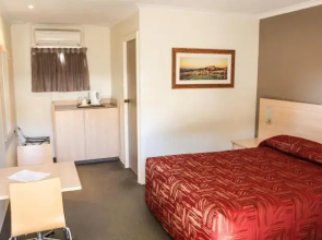 Hotel Canobolas Motel & Units