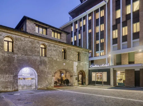Porta Altinia Suites